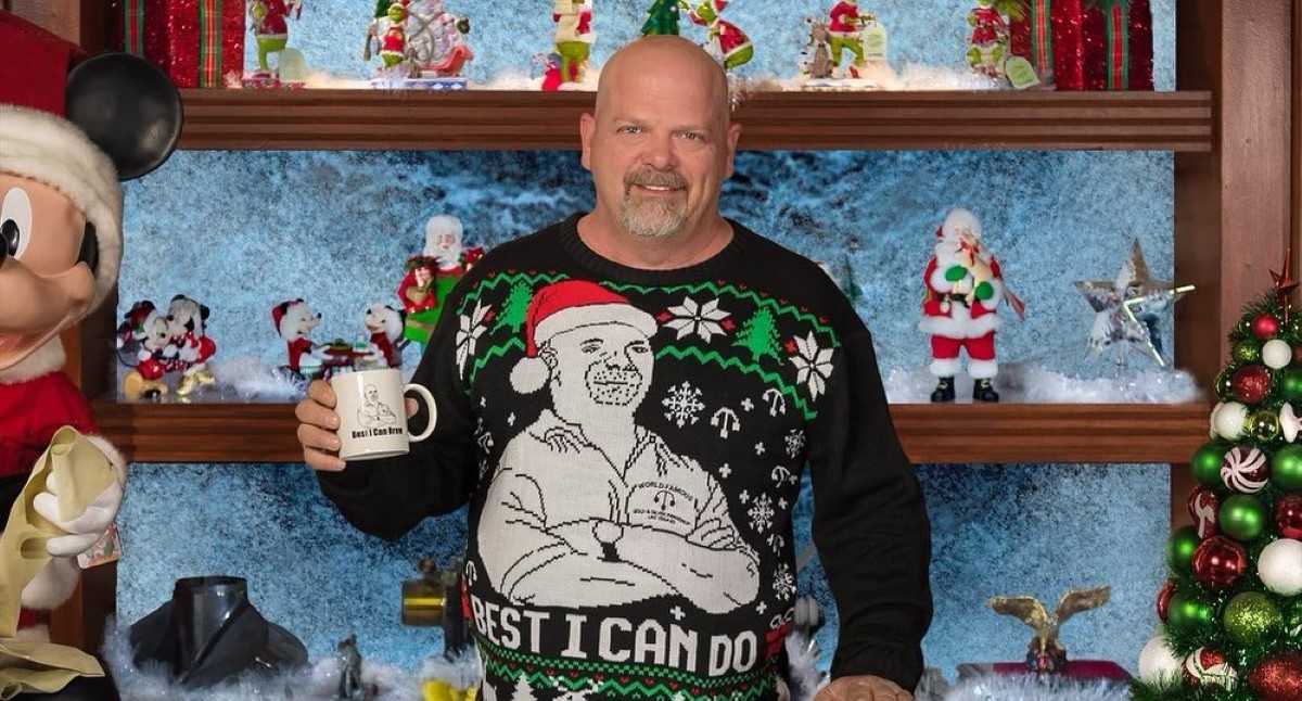 rick harrison holding a cup