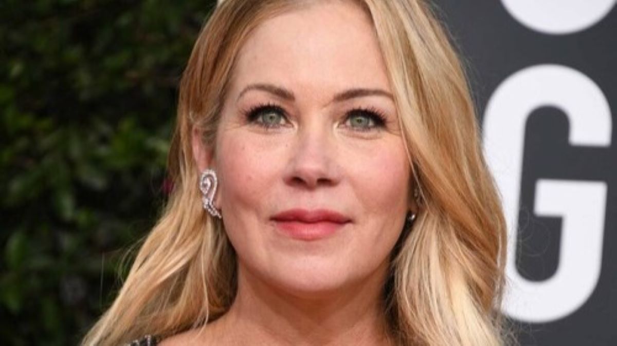 Did Christina Applegate Loss Weight After Gain? Health & Disease ...